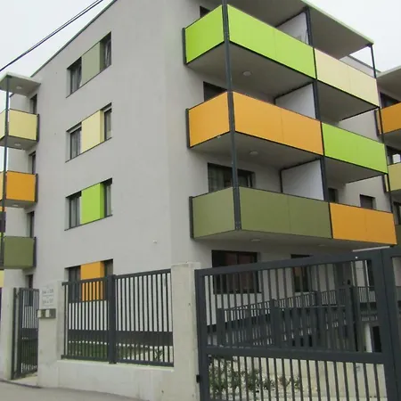 Uj-lak Apartman Apartment
