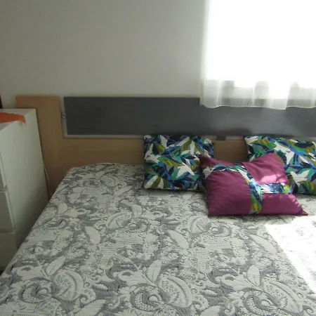Uj-lak Apartman Apartment *